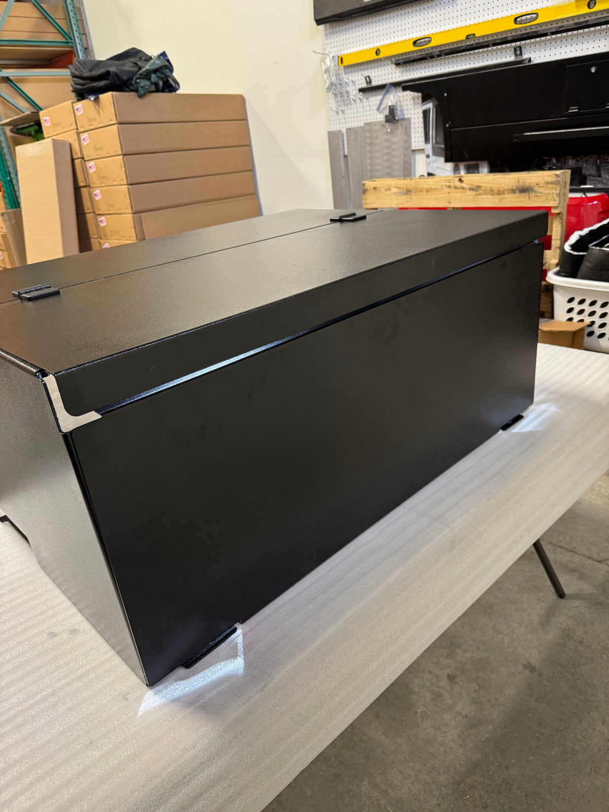 Ridgeback closed on a bench, forward wall view