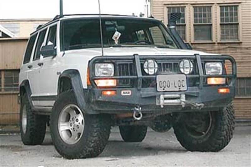ARB Jeep Cherokee XJ 84-96 bull bar — underbody protection detail