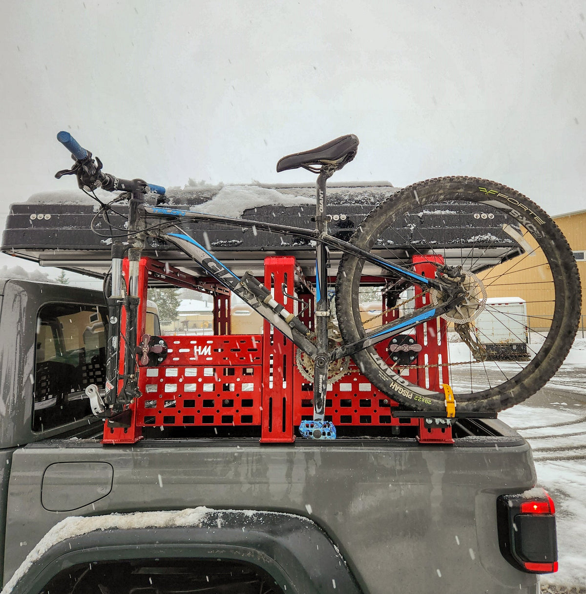Mountain bike on an HMOR ROCK-IT bike mount on a Jeep Gladiator rack