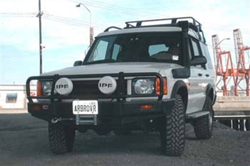 ARB Deluxe winch bull bar fitted to a 1999-2002 Land Rover Discovery Series II — front three-quarter view