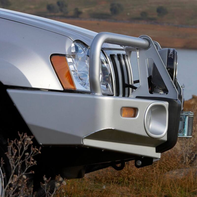 ARB Deluxe combination bull bar Jeep Grand Cherokee wing and buffer detail (photo 2)