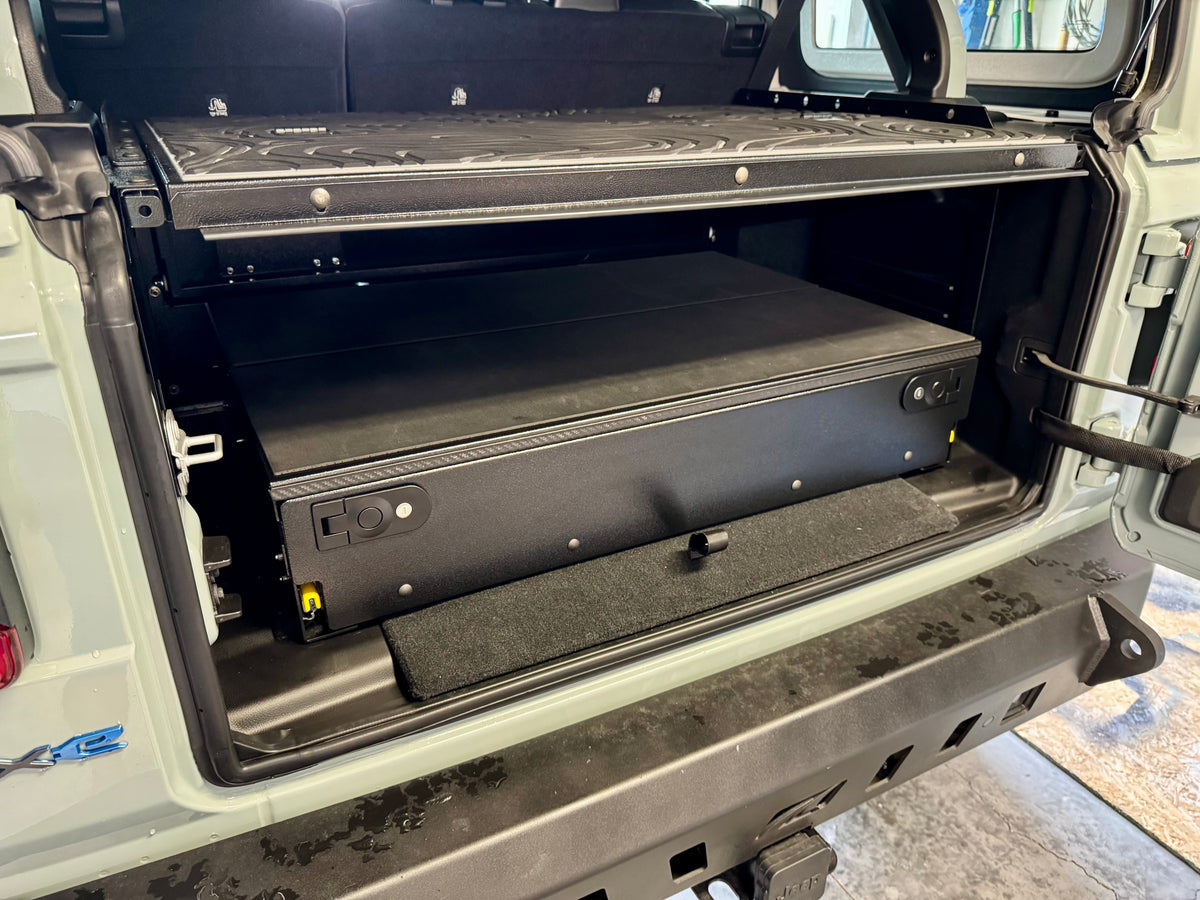 JLU complete drawer system closed with the tailgate open