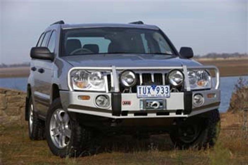 ARB Grand Cherokee WJ/WK bull bar — front three-quarter view
