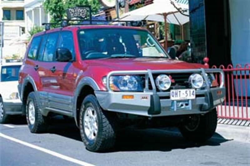 ARB Deluxe winch bumper on a 2000–2003 Mitsubishi Montero, front view