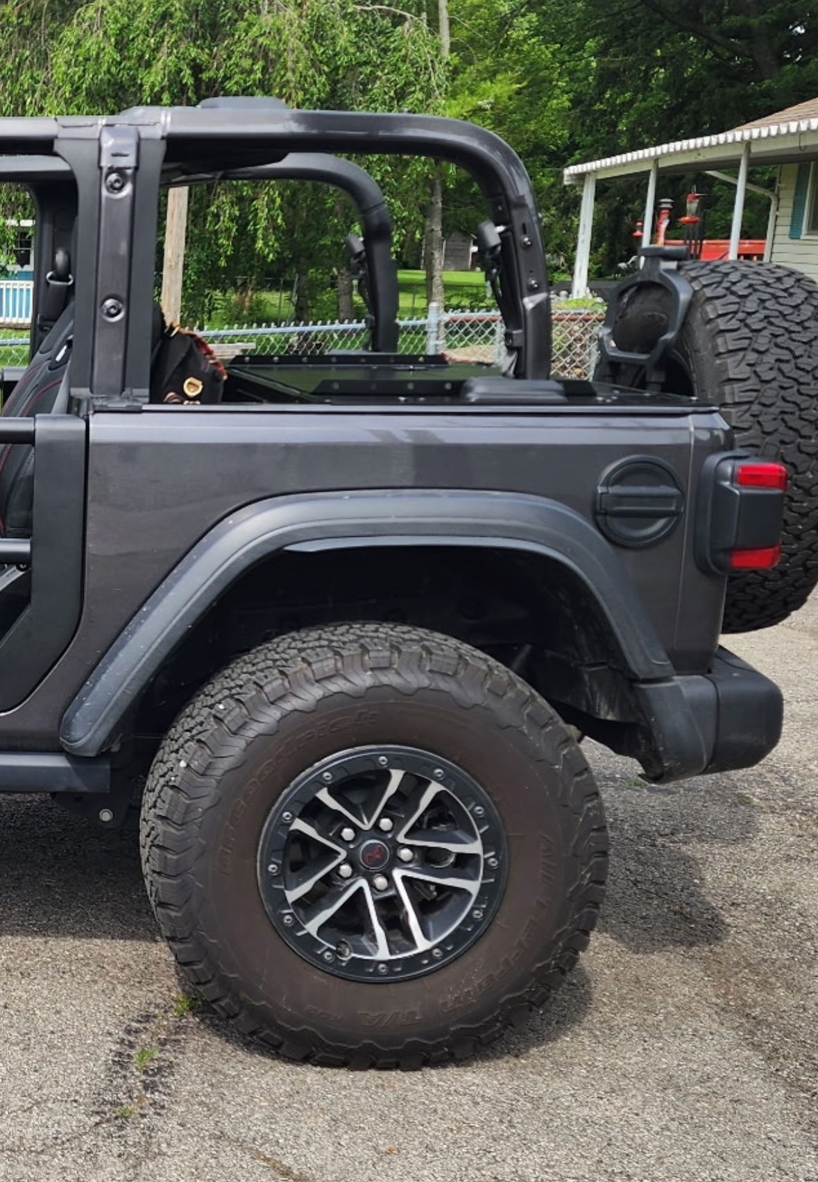 Gray Jeep JL 2-door side profile with the top off and the Slipstream fitted