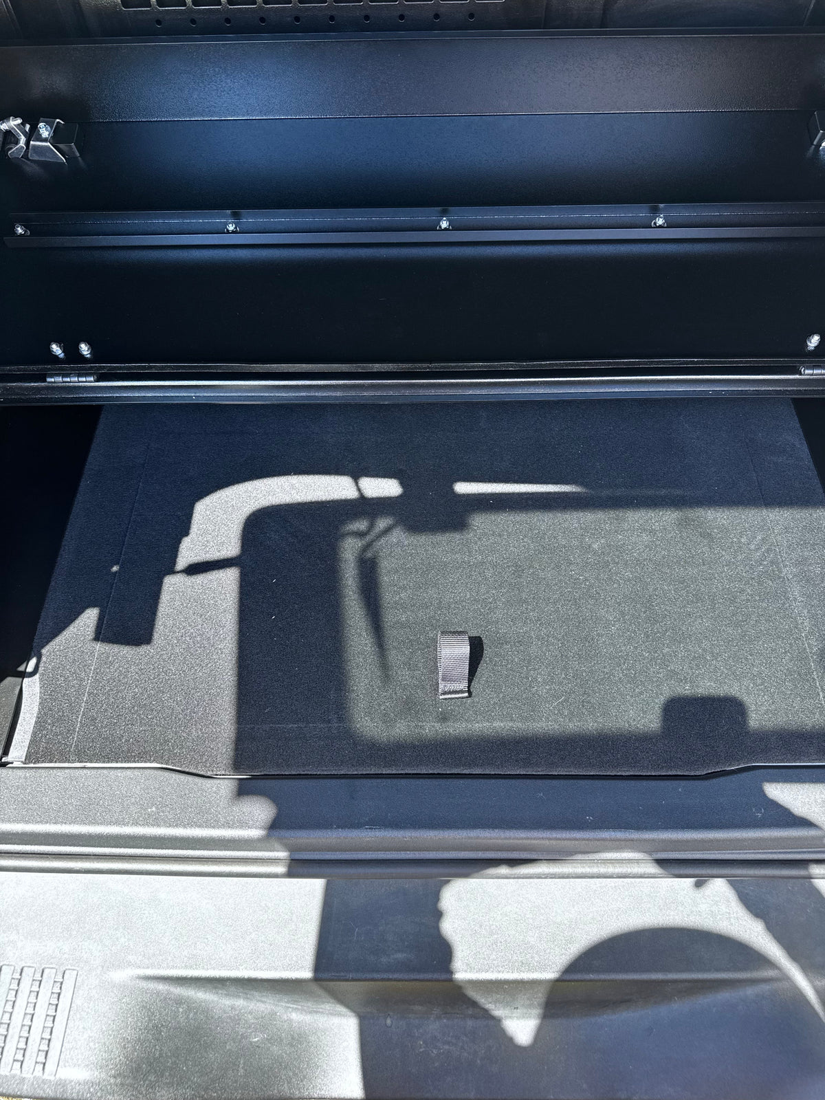 Stage closed with the latches flush, rear view