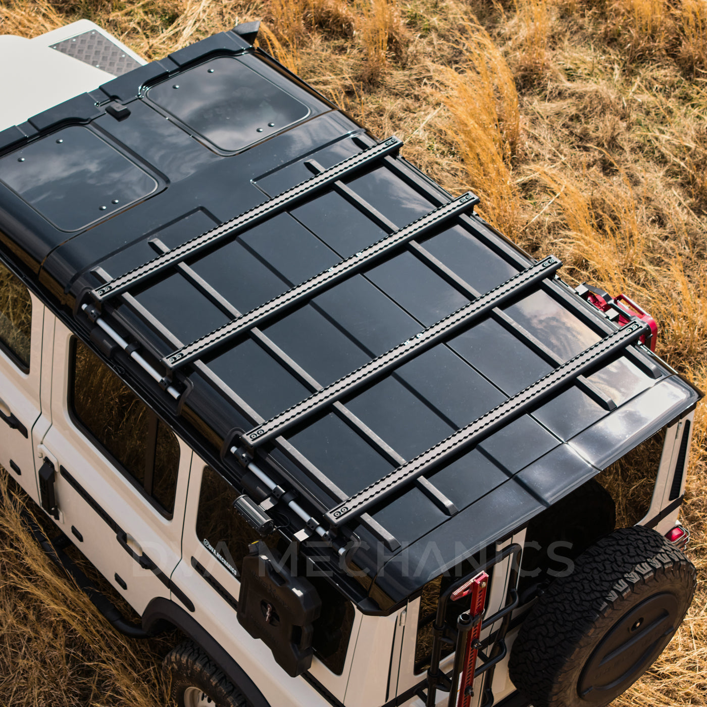 INEOS Grenadier: DualTrack™ Low-Profile Roof Crossbar System