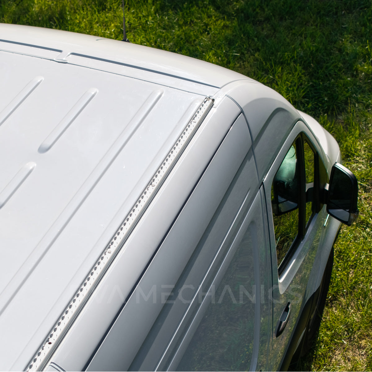 Mercedes Sprinter: LoadSpan™ Load-Spreading Roof Rails with L-Track