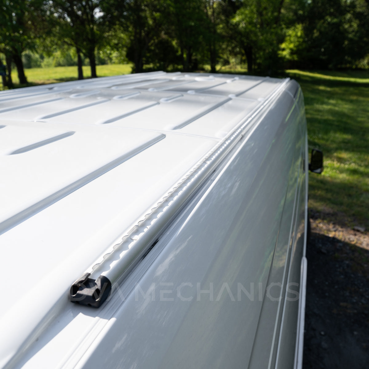 Mercedes Sprinter: LoadSpan™ Load-Spreading Roof Rails with L-Track