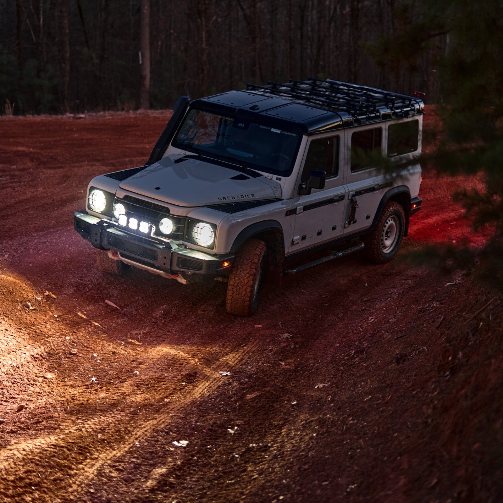 INEOS Grenadier: Front Bumper 3-Light Bar