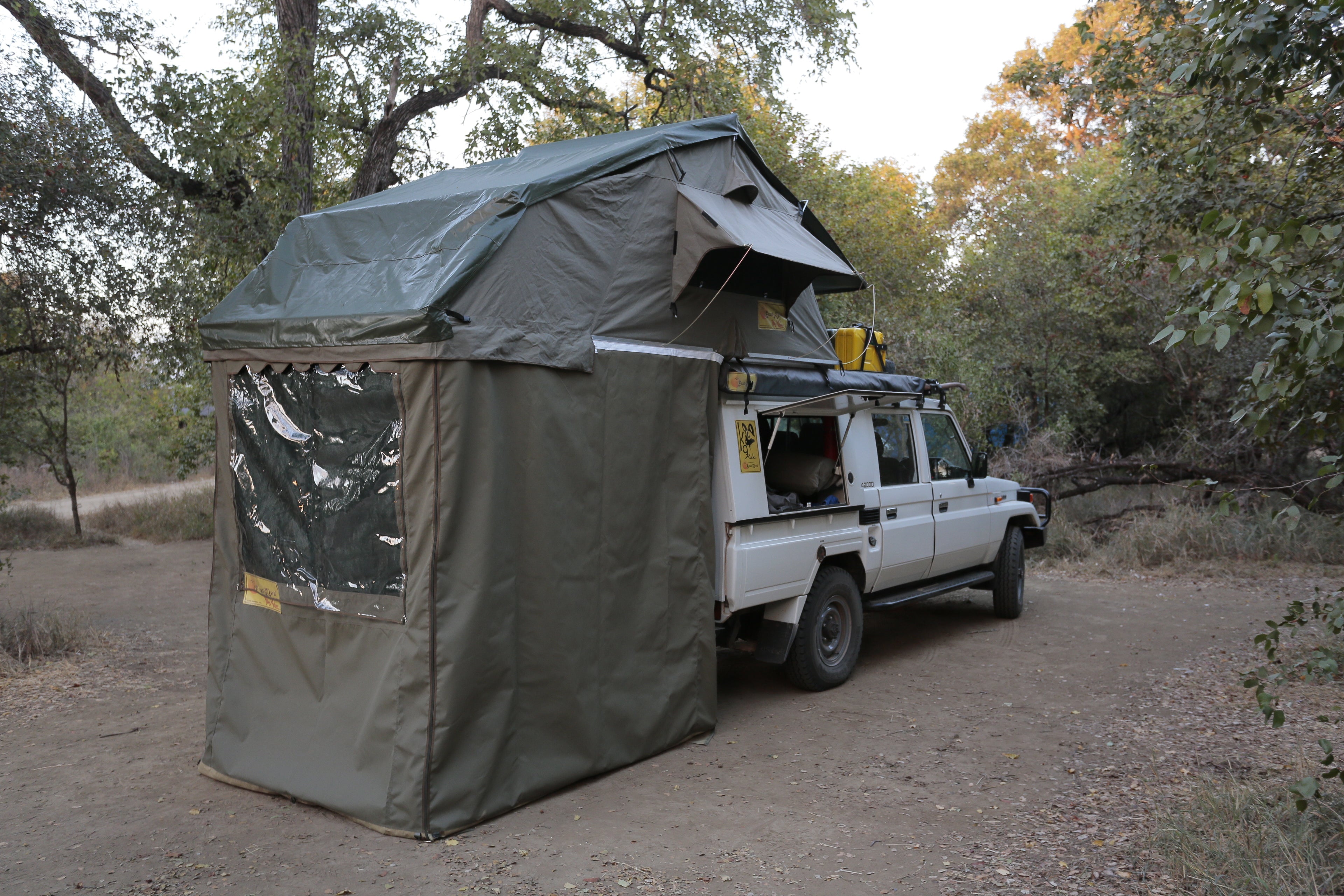 XKLUSIV Roof Top Tent  Roof Top Tent Eezi-Awn- Overland Kitted