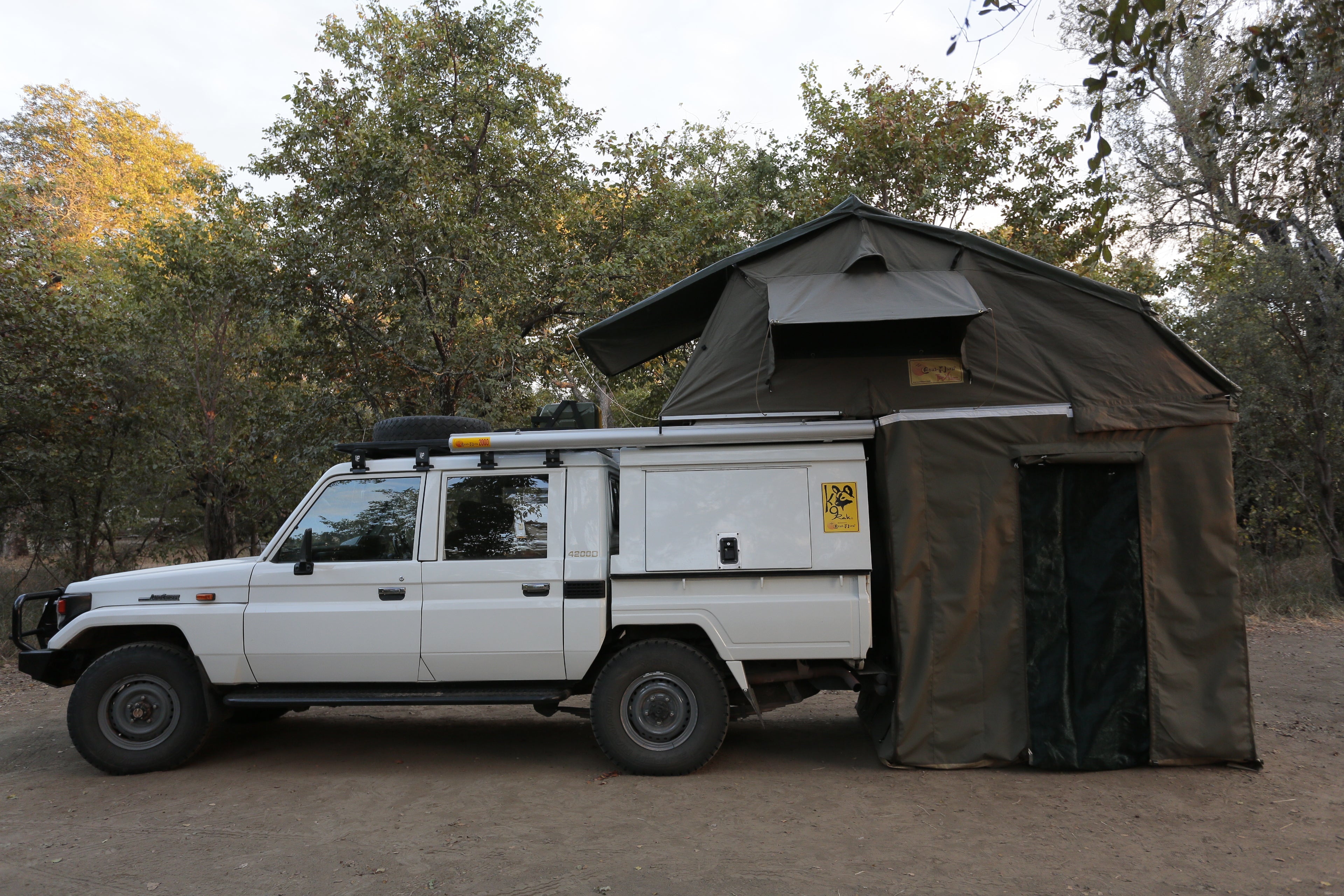 XKLUSIV Roof Top Tent  Roof Top Tent Eezi-Awn- Overland Kitted