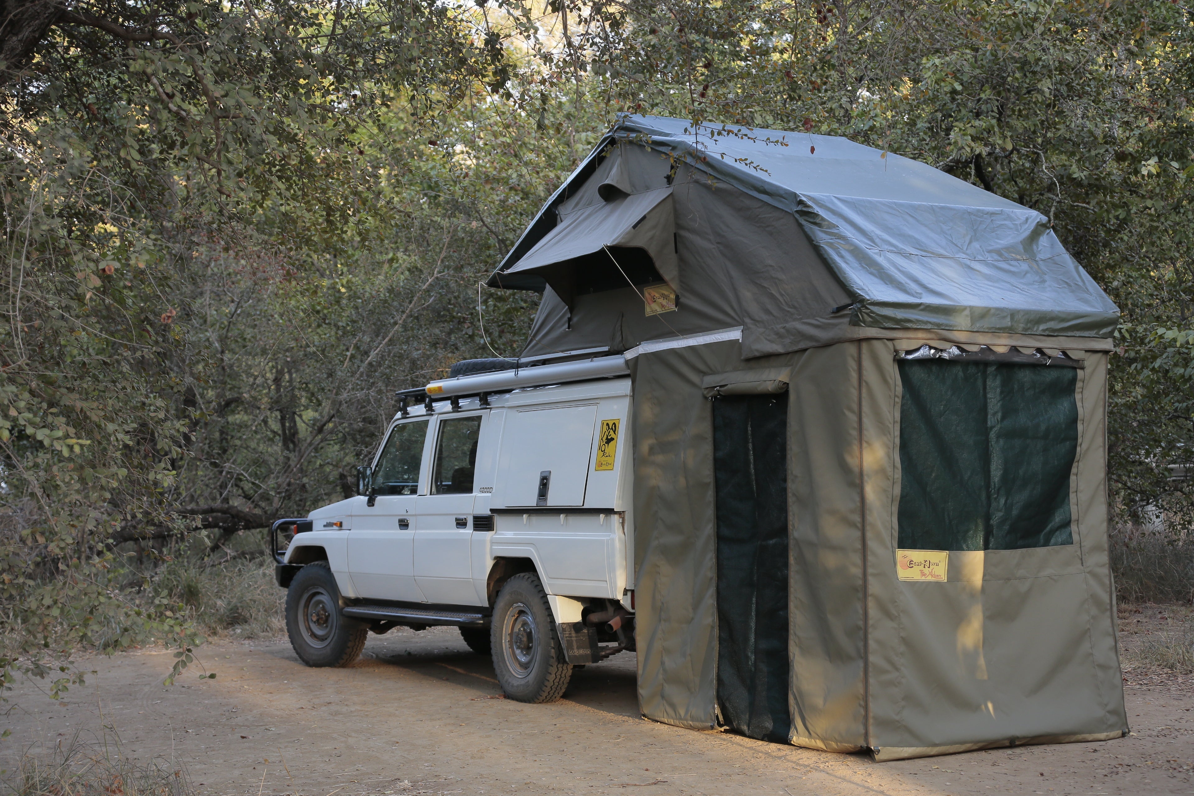 XKLUSIV Roof Top Tent  Roof Top Tent Eezi-Awn- Overland Kitted