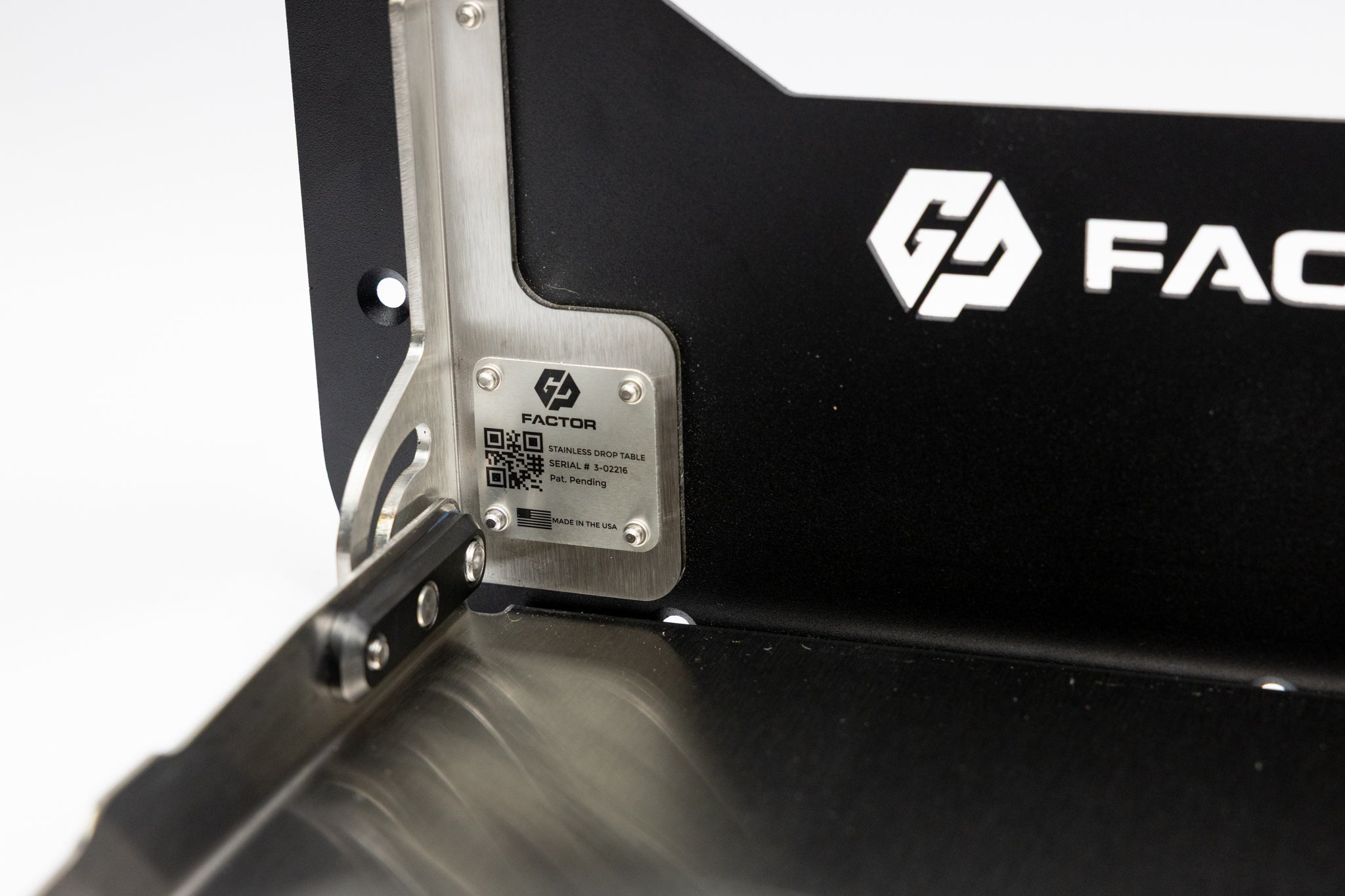 GP Factor Defender 110/130 V2 Folding Tailgate Table with Cutting Board