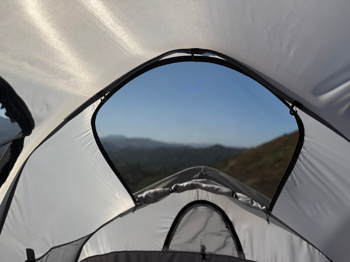 C6 Rev Tent (Eclipse) – two people looking at the roof window from inside
