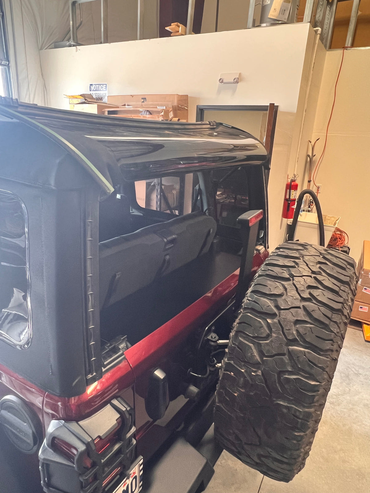 Red JL 2-door with hard top and spare tire, Locker visible through the tailgate