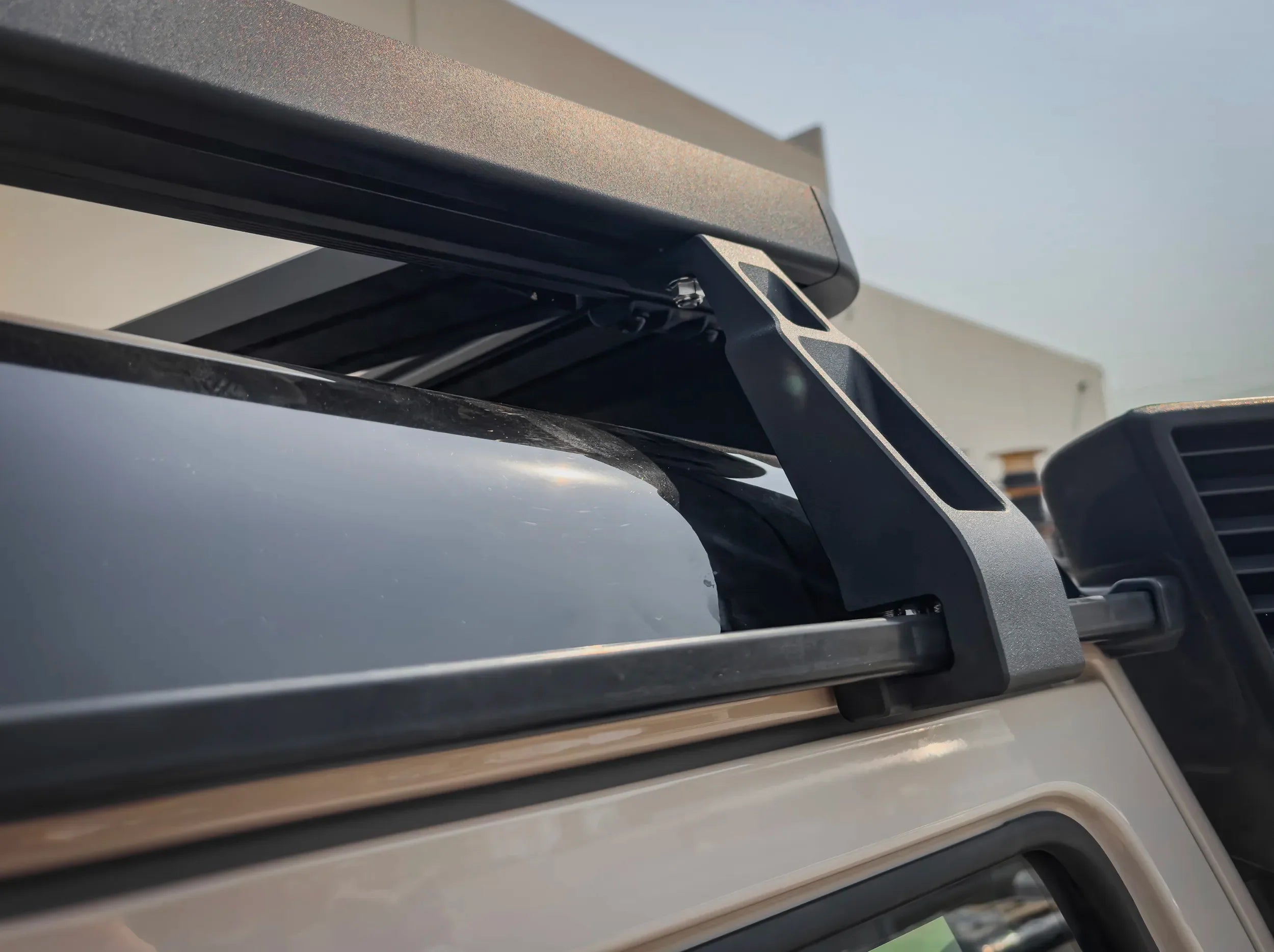 CLOSE UP VIEW OF FULL LENGTH ACS ROOF RACK MOUNTING BRACKET