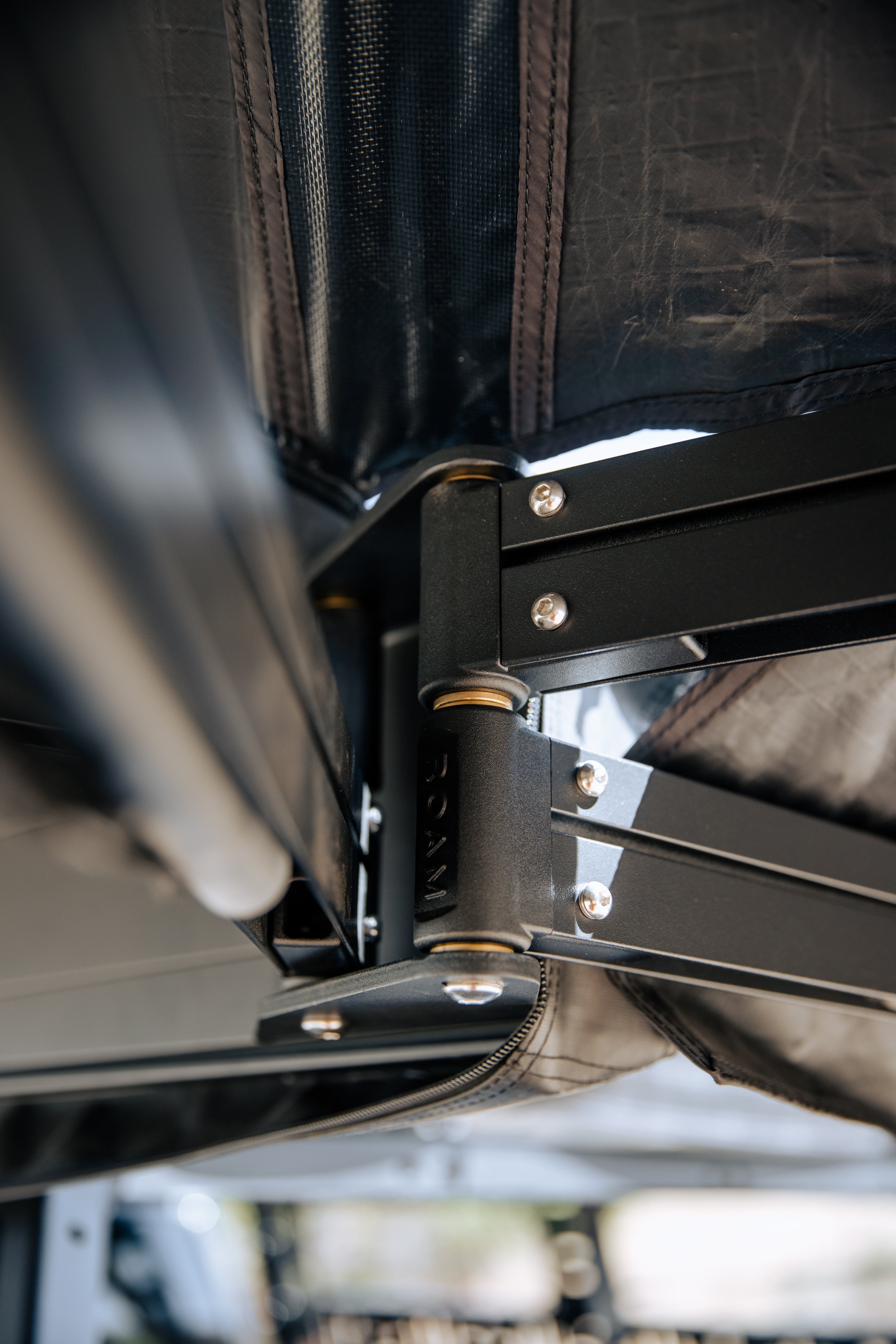 ROAM ARC 270 awning corner and support leg