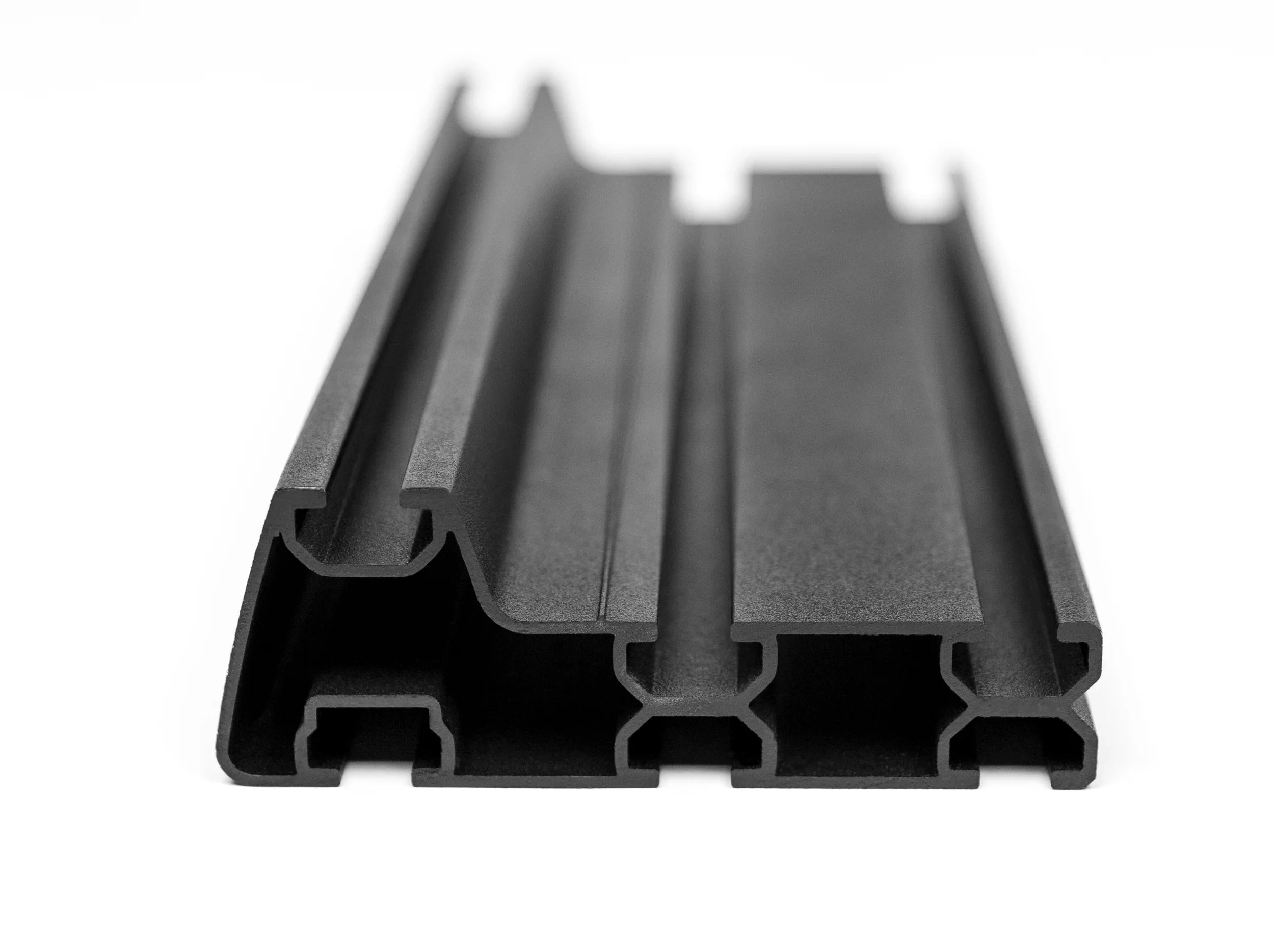 CLOSE UP VIEW OF FRONT AND REAR END EXTRUSION