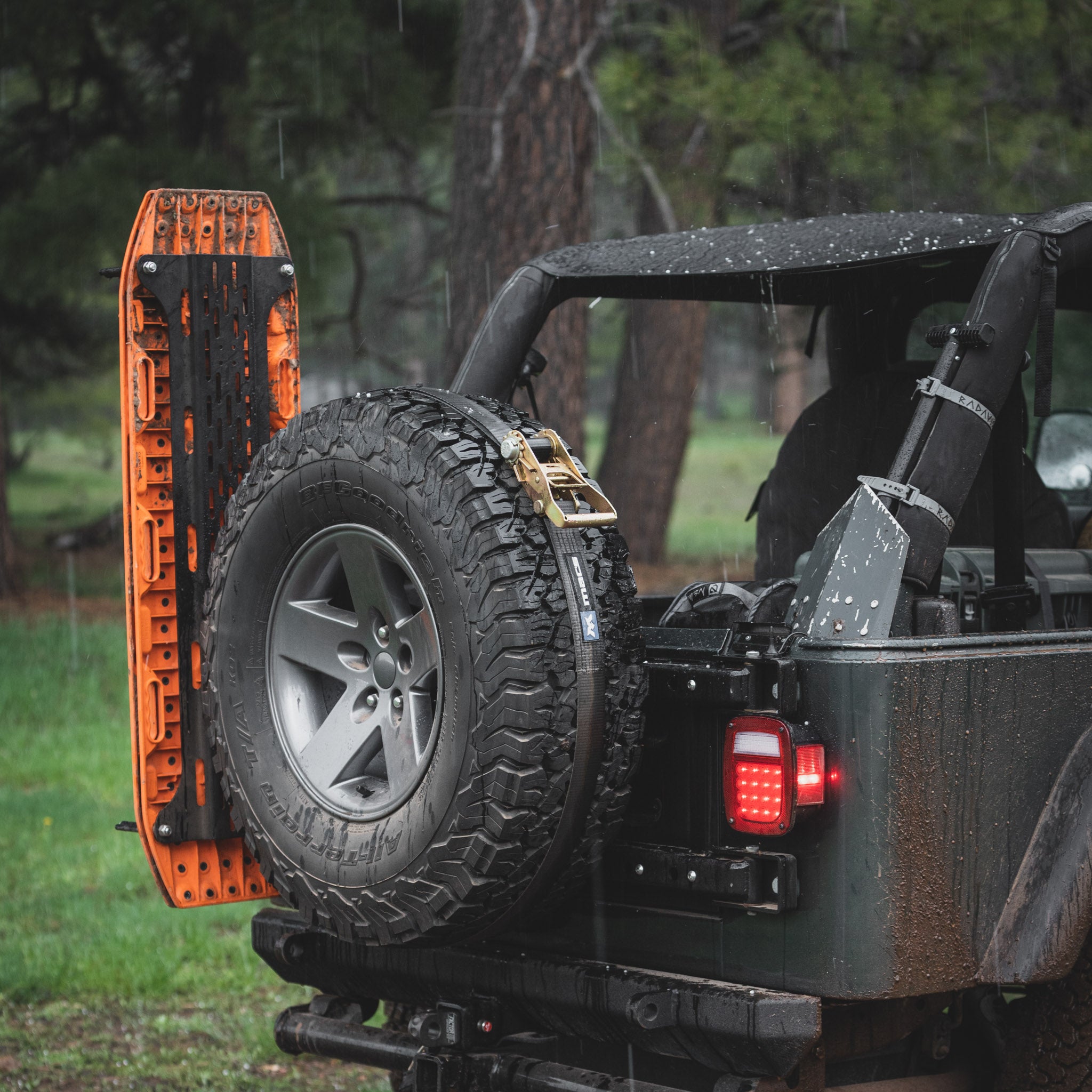 Overland Kitted Spare Tire MAXTRAX® Mounting System Mounting Gear Overland Kitted- Overland Kitted