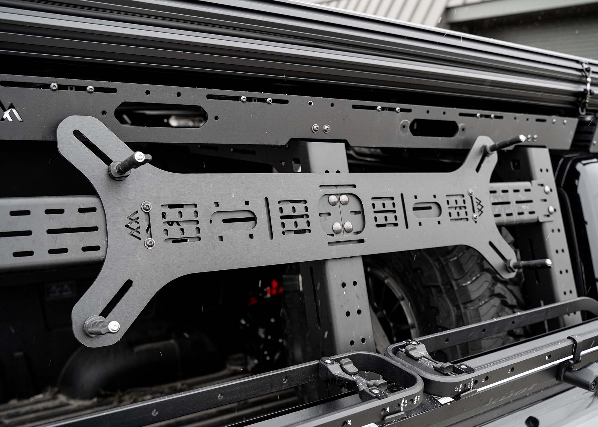 Universal Dogbone Aluminum Traction Board Mount