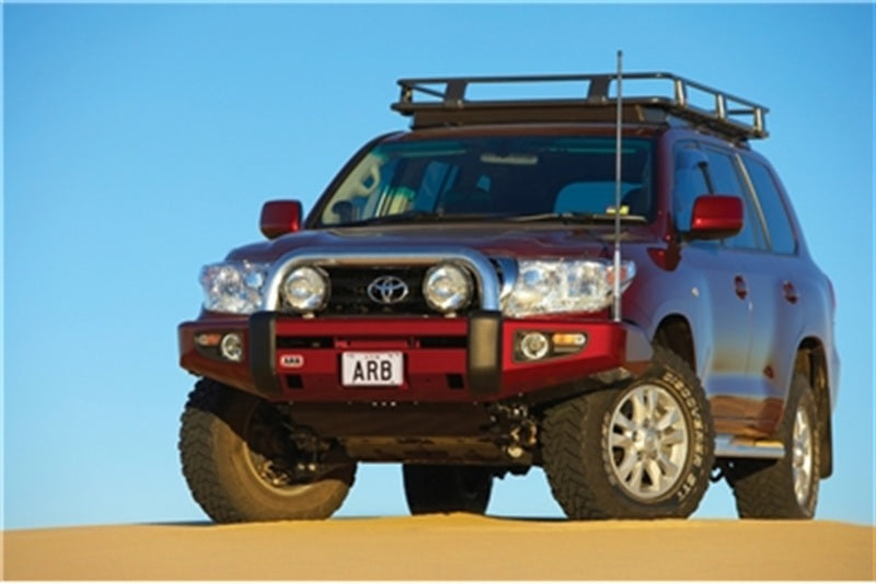 ARB Sahara Deluxe bull bar for Toyota Land Cruiser 200 — front three-quarter view