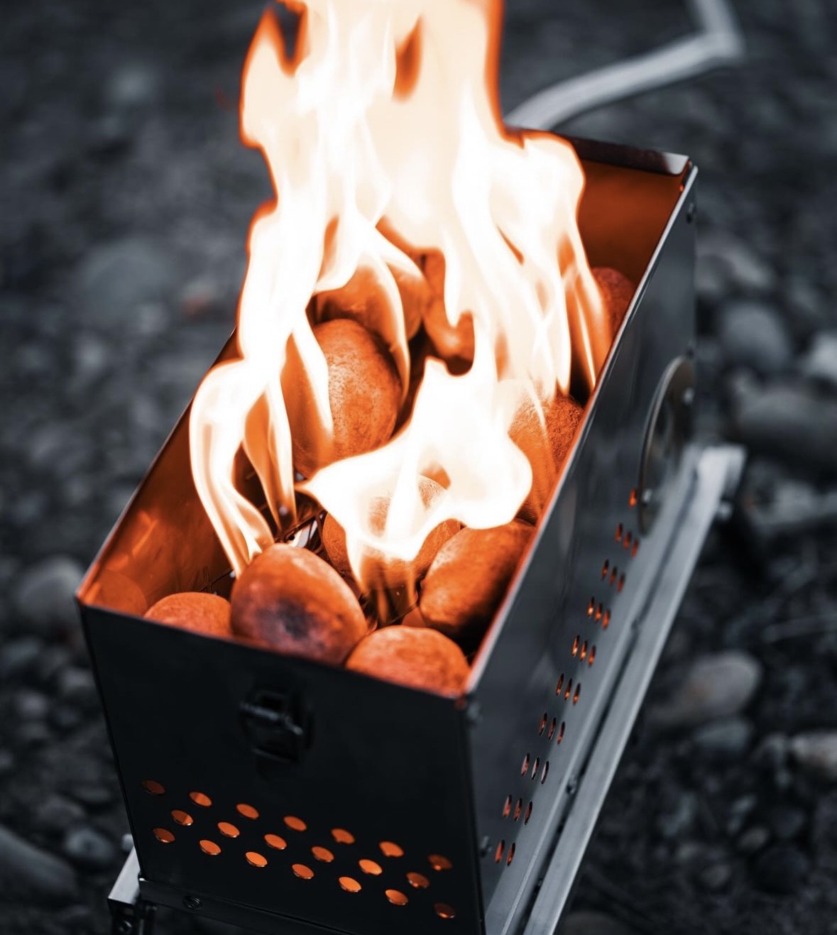 Hekla Combo: Hekla Combo: Extra Rugged LavaBox, Stand/Grill, and Carry Bag