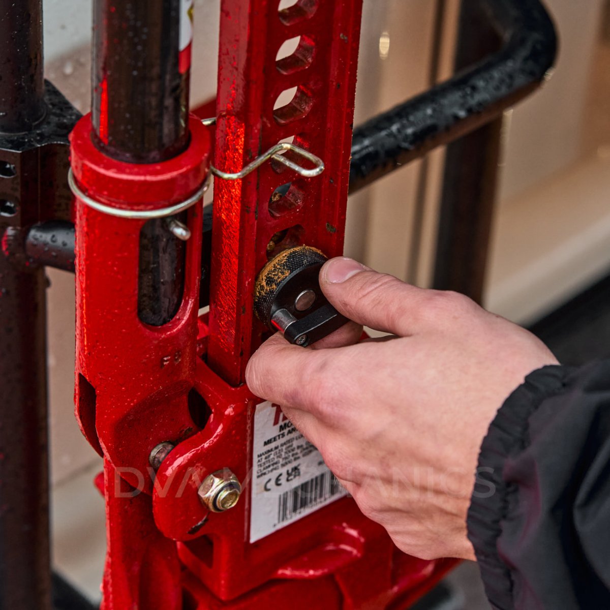 Ladder-Mounted Hi‑Lift Jack Carrier for INEOS Grenadier