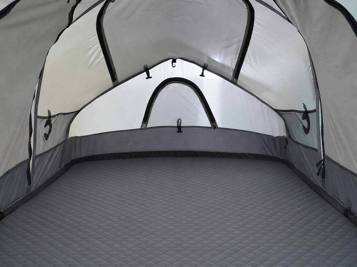 C6 Rev Tent (Element) – interior floor and mattress close-up