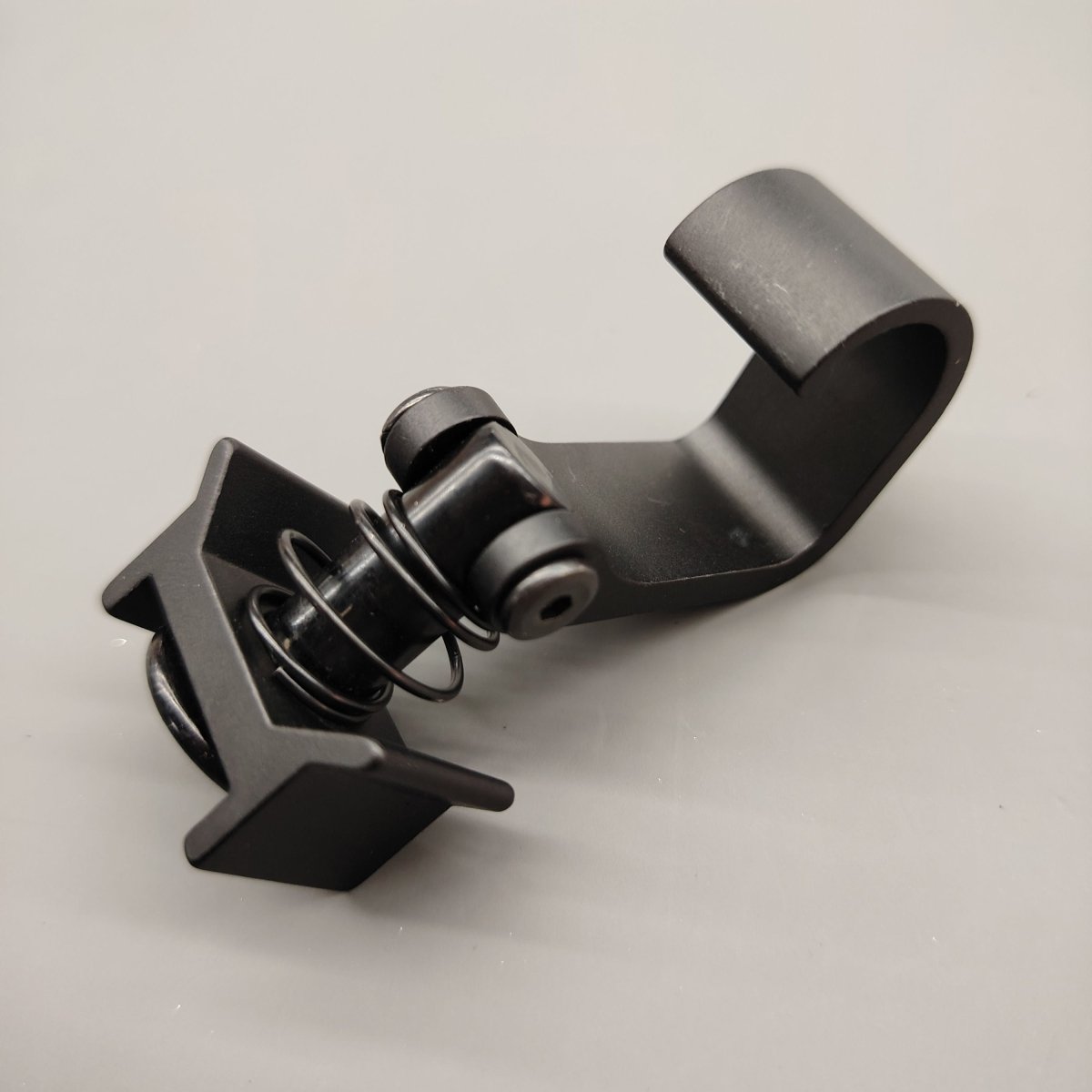 DVA L-Track Adjustable Gear Hook, 4-Pack