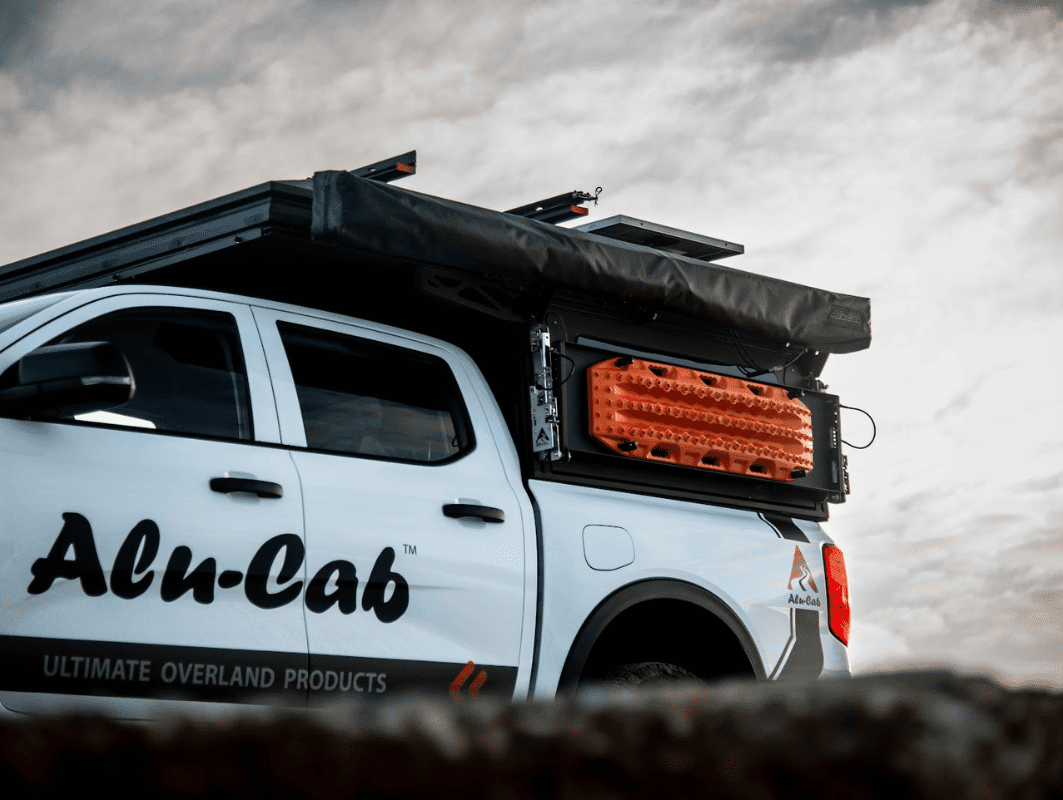 Alu-Cab Load Bar 1550mm - Black roof rack accessories Alu-Cab- Overland Kitted