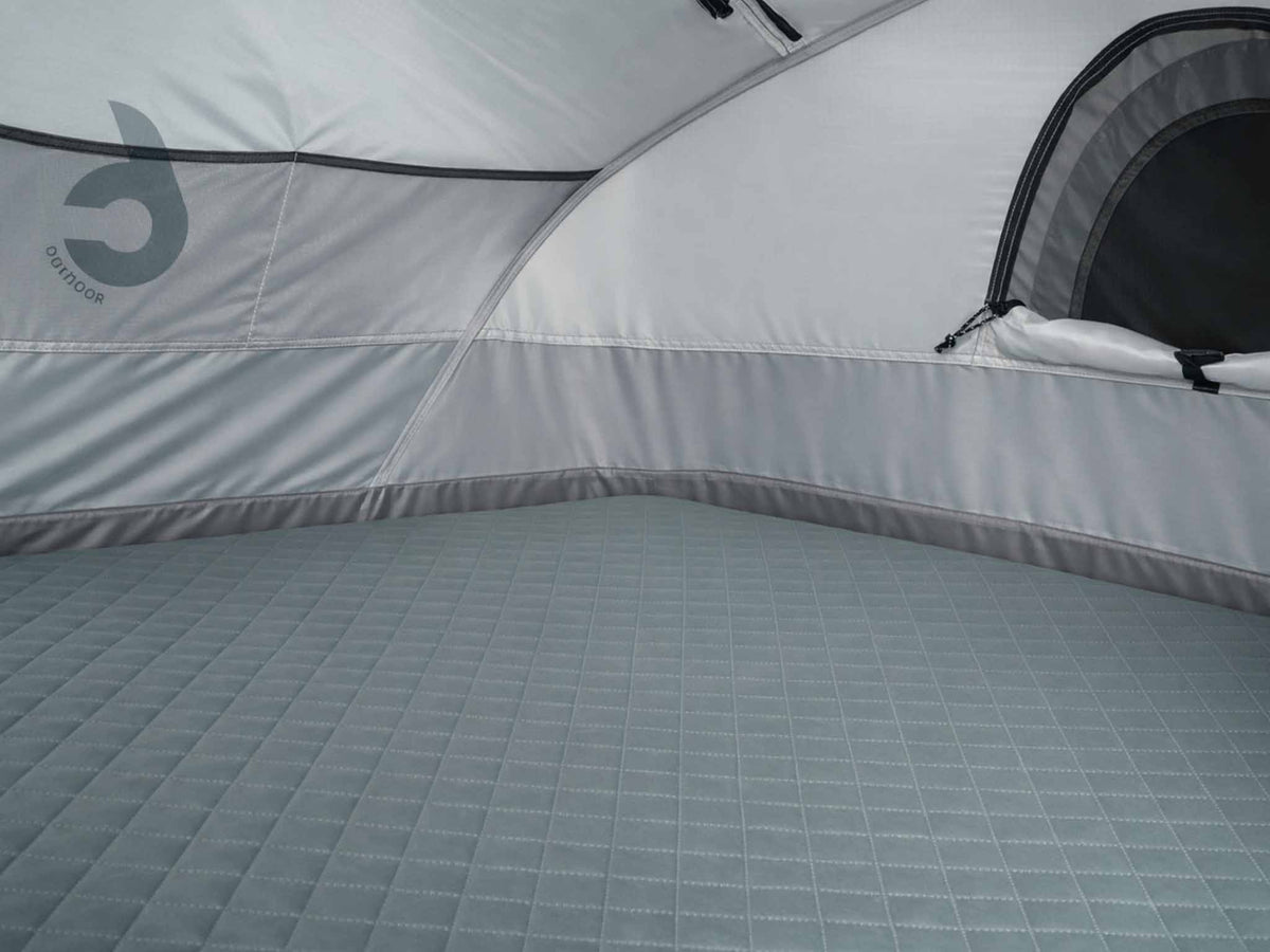 C6 Rev Rooftop Tent X (Eclipse) – interior floor and mattress close-up