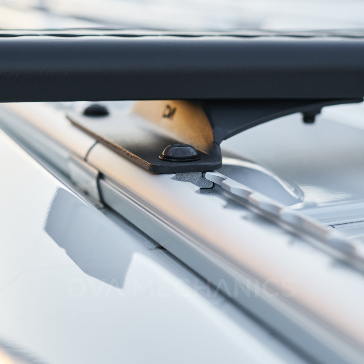 Mercedes Sprinter: LoadSpan™ Load-Spreading Roof Rails with L-Track