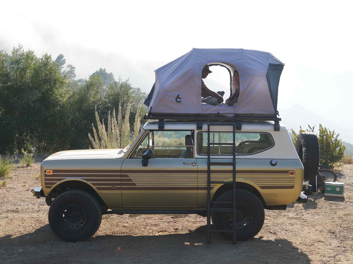 C6 Rev Rack Tent (HellaStorm) – tent on a vehicle roof at camp